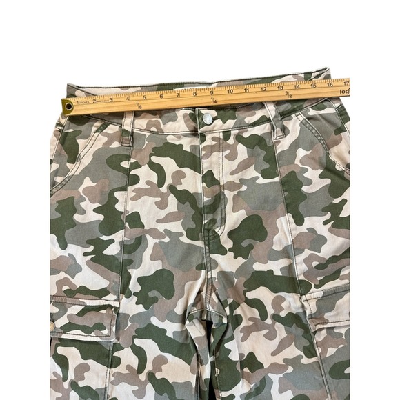 CELEBRITY PINK Camo Cargo Pants Women Size 15 32 Utility Pockets Casual Outdoor - Picture 2 of 8